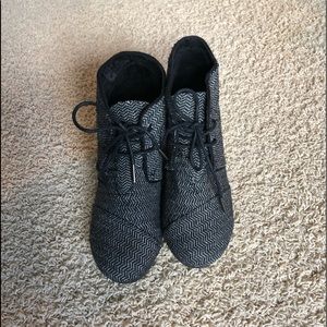 Toms booties size 10